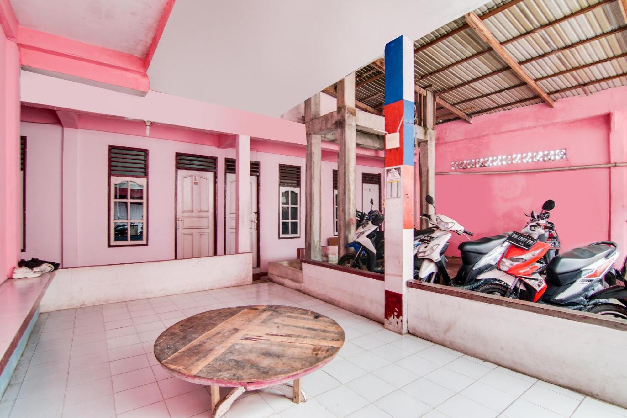 Spot On 91858 Raja Syariah Hotel 2*